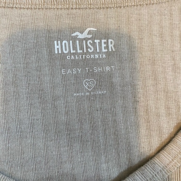 Hollister Tie Front T-Shirt - Picture 2 of 5